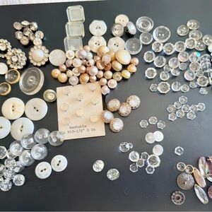 Gorgeous Mixed Vintage Buttons Clear, White & Pearl Assortment